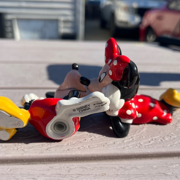 Mickey and Minnie Salt and Pepper - Picture 3 of 4